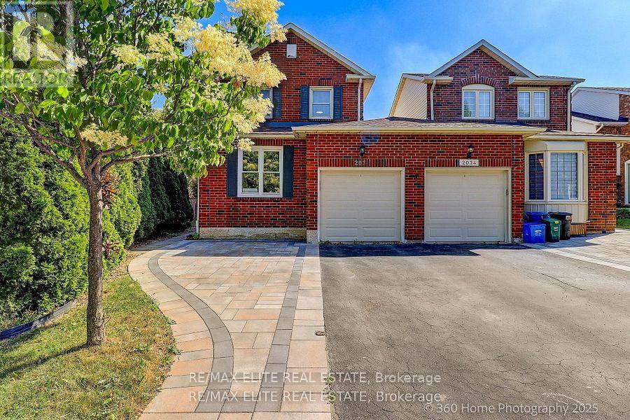 2032 Glenada Crescent, Oakville, Ontario  L6H 4M5 - Photo 2 - W13508122