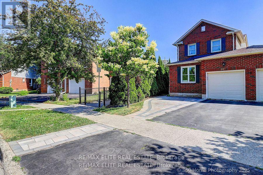 2032 Glenada Crescent, Oakville, Ontario  L6H 4M5 - Photo 3 - W13508122