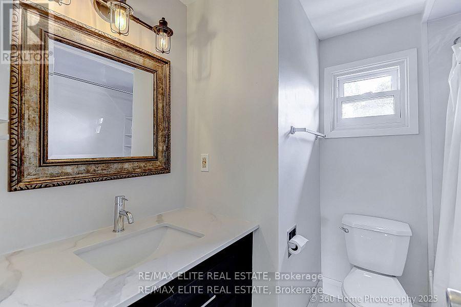 2032 Glenada Crescent, Oakville, Ontario  L6H 4M5 - Photo 6 - W13508122
