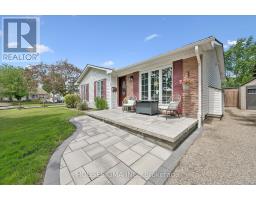 2 KEEWATIN AVENUE, Kitchener, Ontario