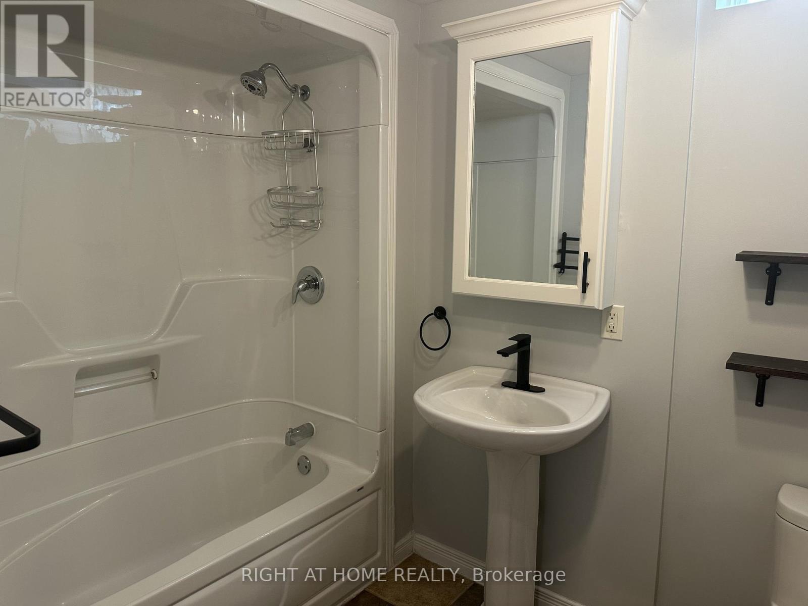 39 Distin Drive, Hamilton, Ontario  L9A 5K4 - Photo 6 - X13508082