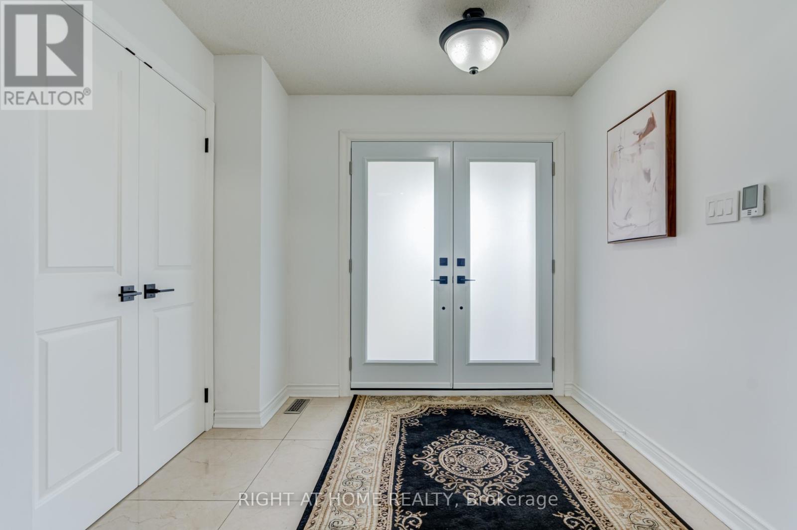123 Lamp Crescent, Vaughan, Ontario  L4L 6J7 - Photo 2 - N13508140