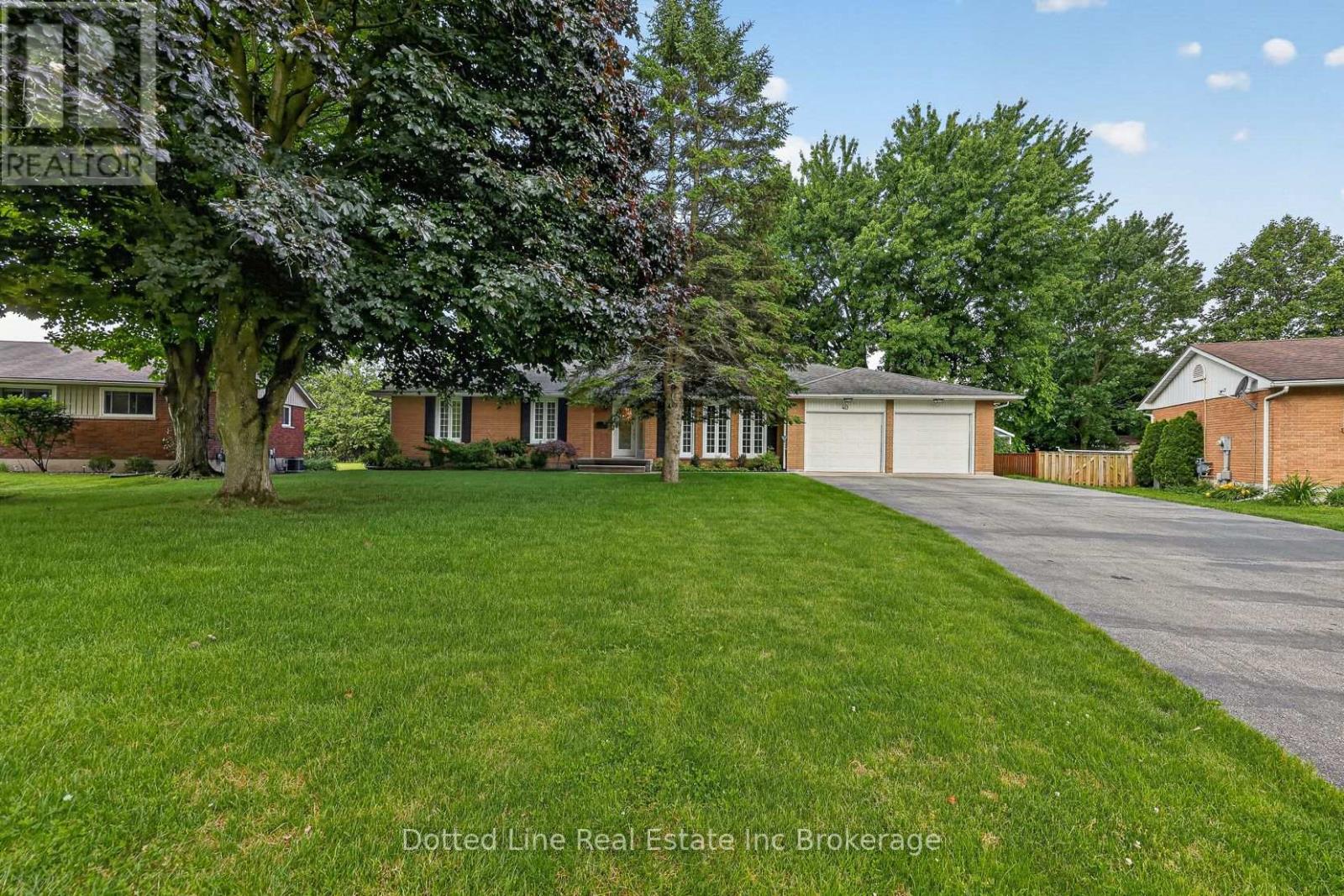 40 Parkdale Avenue, Tillsonburg, Ontario  N4G 4C6 - Photo 3 - X13508226