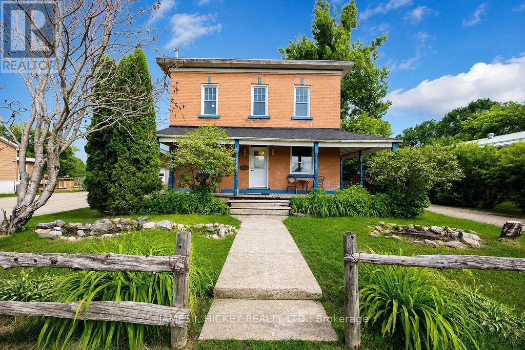 20 MAIN STREET, Laurentian Hills, Ontario