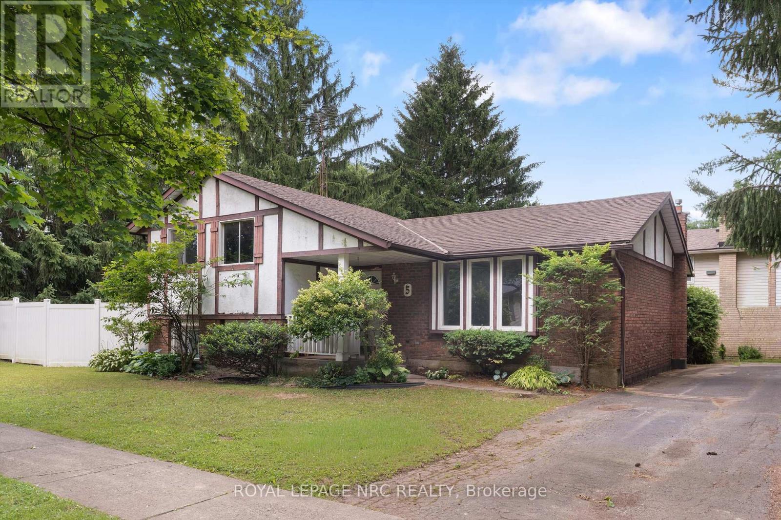 5 Fallingbrook Drive, Pelham, Ontario  L0S 1E1 - Photo 4 - X13508248