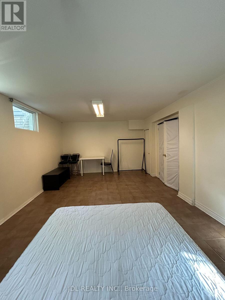Bsmt - 23 Pineway Blvd Boulevard, Toronto, Ontario  M2H 1A3 - Photo 4 - C13508260
