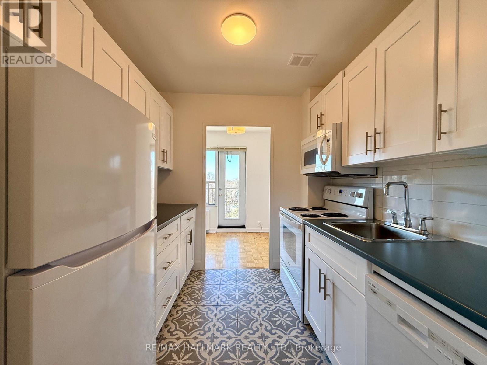 403 - 28 Upper Canada Drive, Toronto, Ontario  M2P 1R9 - Photo 6 - C13508266
