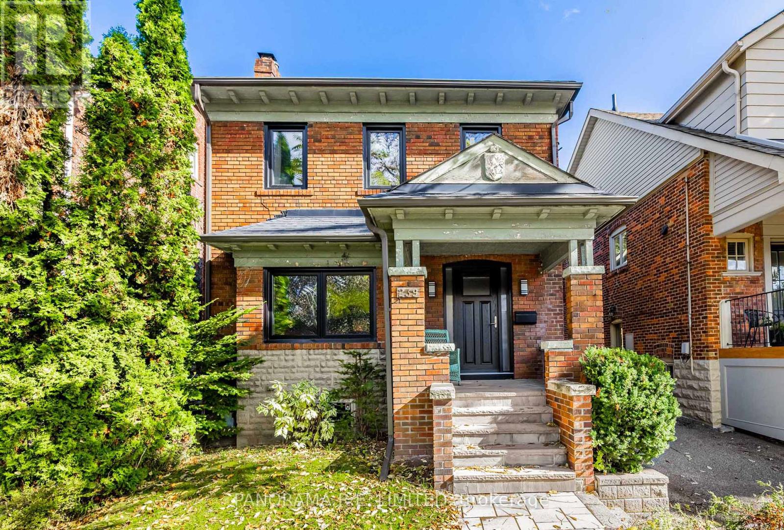 <div class="slider-price">$1,199,000</div><p>239 Winona Drive, Toronto, Ontario</p>