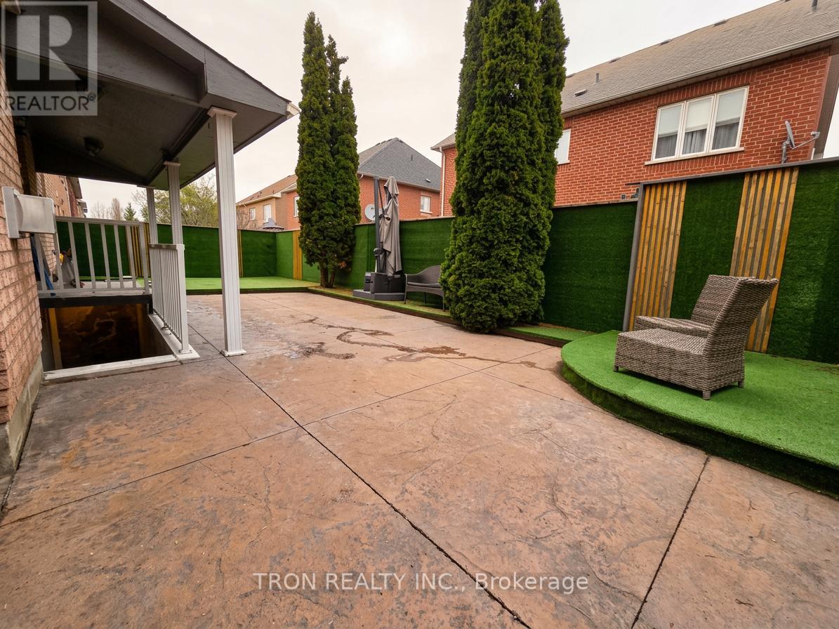 32 Arundel Drive, Vaughan, Ontario  L4H 2W6 - Photo 2 - N13508194