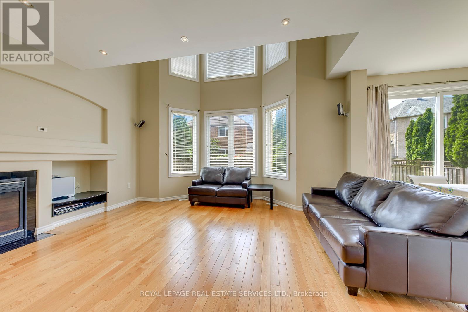 9 Barnstone Drive, Markham, Ontario  L6E 2B4 - Photo 10 - N13508254