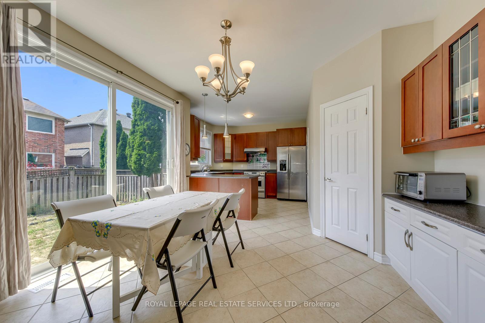 9 Barnstone Drive, Markham, Ontario  L6E 2B4 - Photo 14 - N13508254