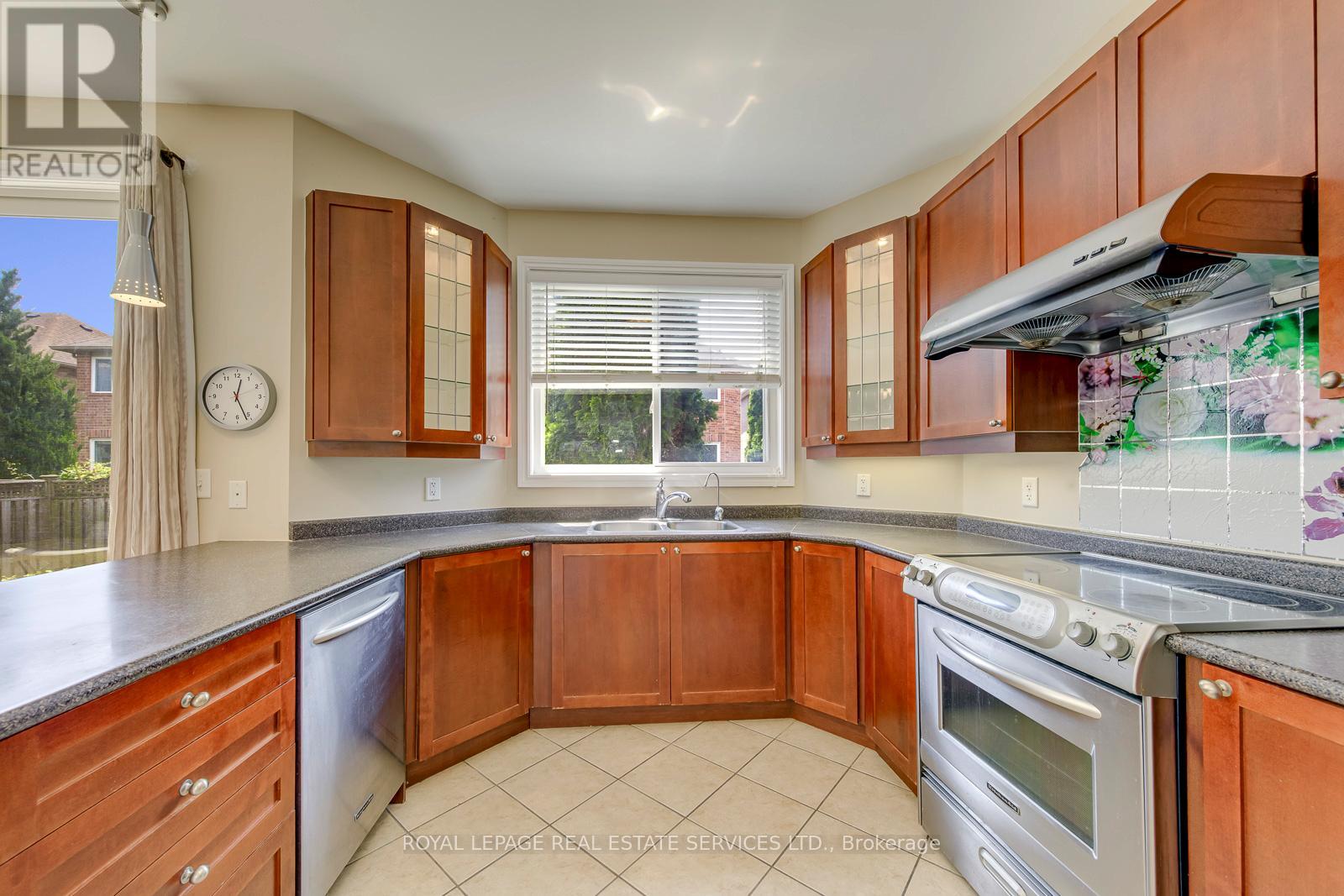 9 Barnstone Drive, Markham, Ontario  L6E 2B4 - Photo 18 - N13508254