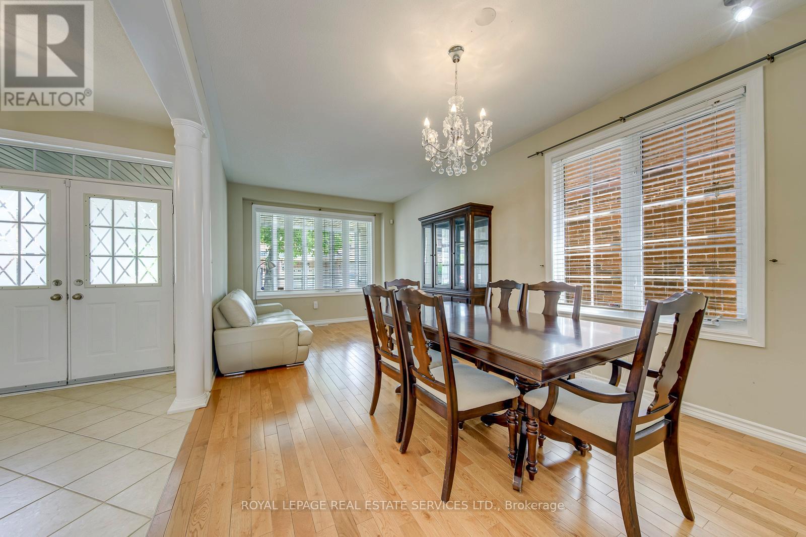 9 Barnstone Drive, Markham, Ontario  L6E 2B4 - Photo 7 - N13508254