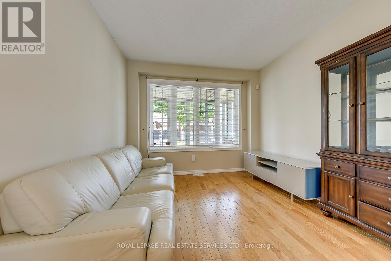 9 Barnstone Drive, Markham, Ontario  L6E 2B4 - Photo 9 - N13508254