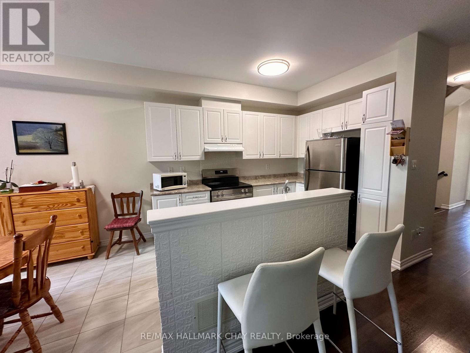 26 Greenwood Drive, Essa (Angus), Ontario  L0M 1B5 - Photo 9 - N13508280