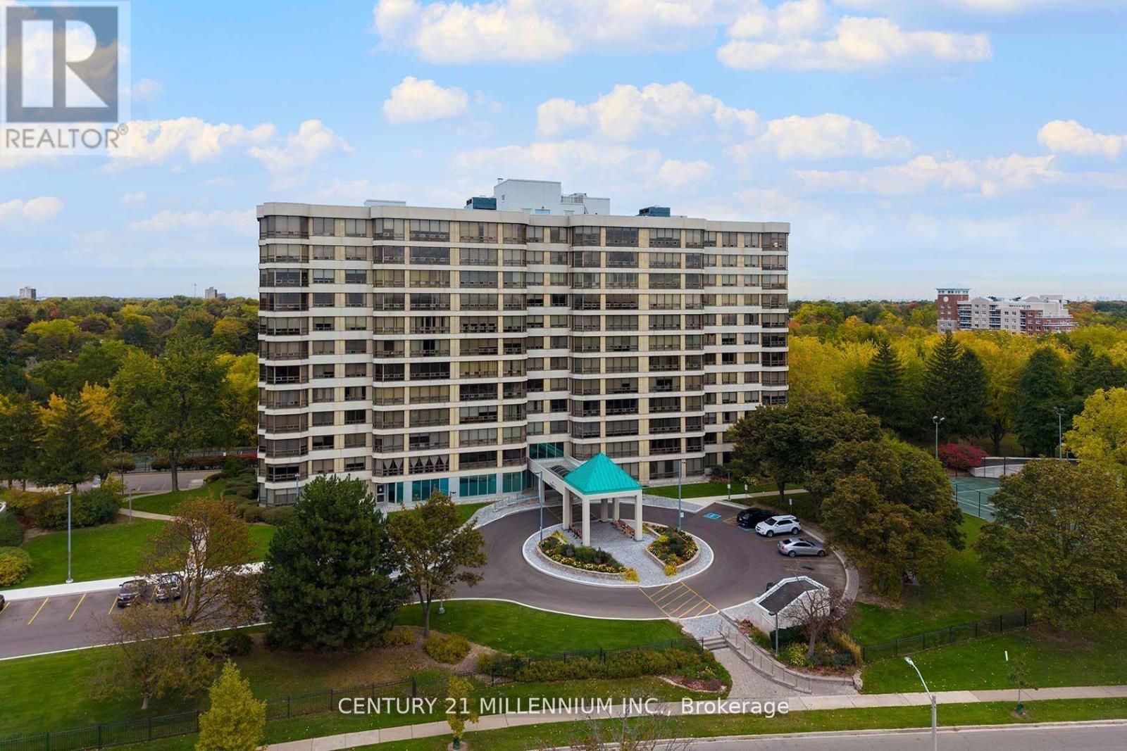 703 - 330 Mill Street S, Brampton, Ontario L6Y 3V3 - Photo 2 - W13508236