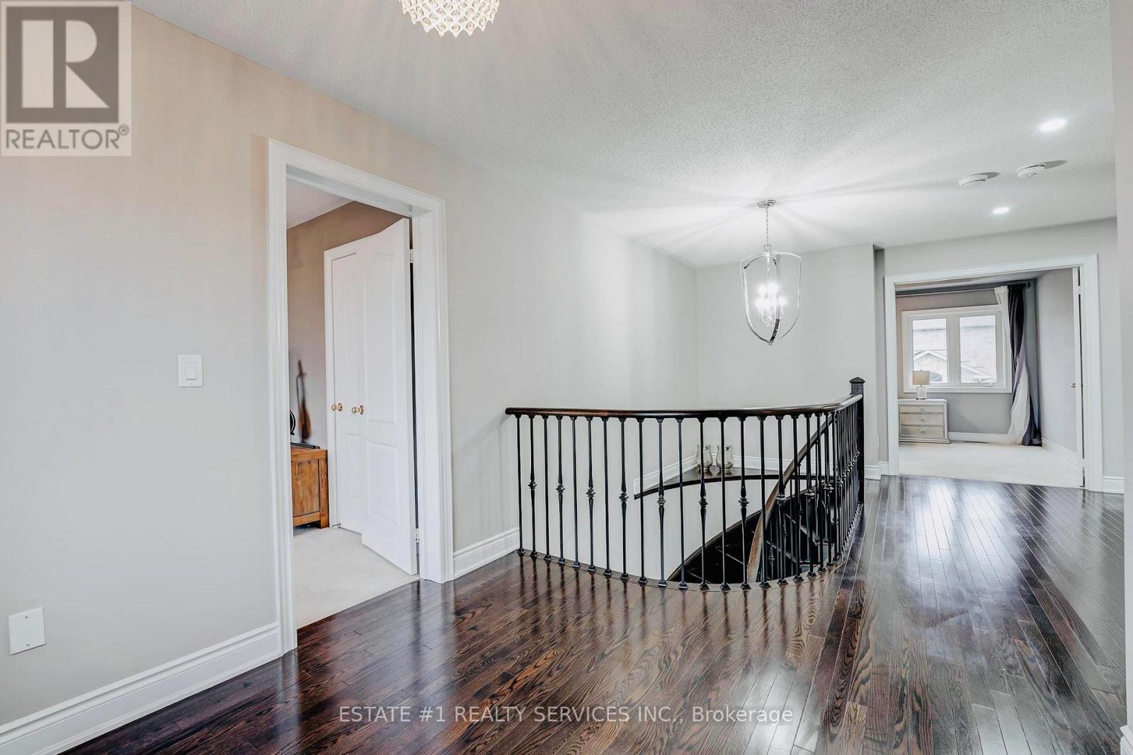 20 Maybeck Drive, Brampton, Ontario  L6X 0Z1 - Photo 5 - W13508258