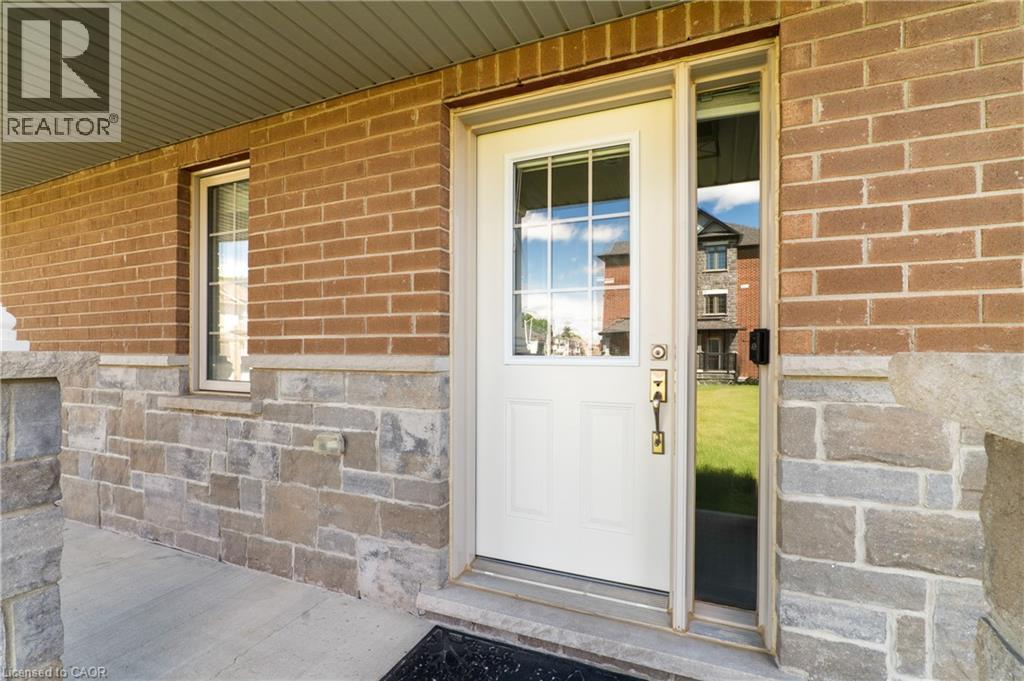 104 Monarch Woods Drive, Waterloo, Ontario  N2P 2J6 - Photo 4 - 40843991
