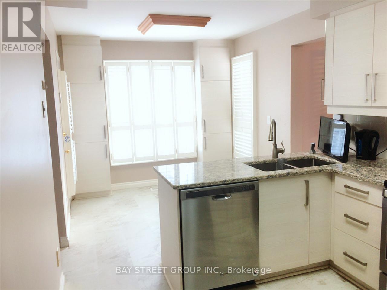 331 Green Lane, Markham, Ontario  L3T 7A4 - Photo 4 - N13508318