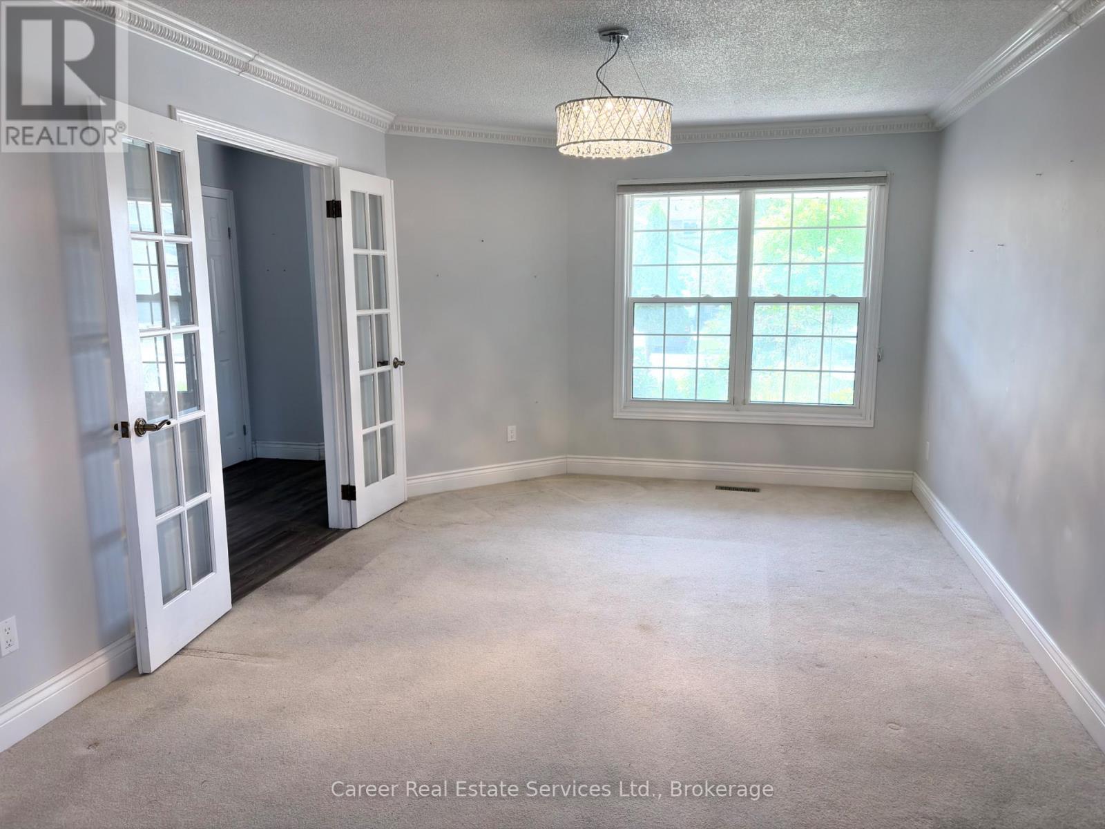 560 Steeple Hill, Pickering (Woodlands), Ontario  L1V 5Z3 - Photo 4 - E13508370