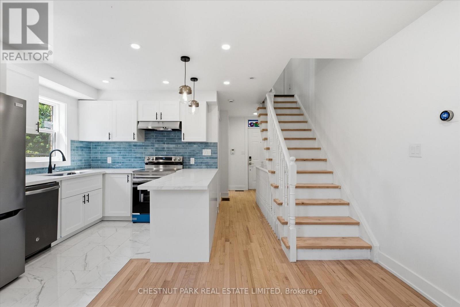 1 Agnes Lane, Toronto, Ontario  M4L 3Z3 - Photo 11 - E13508398