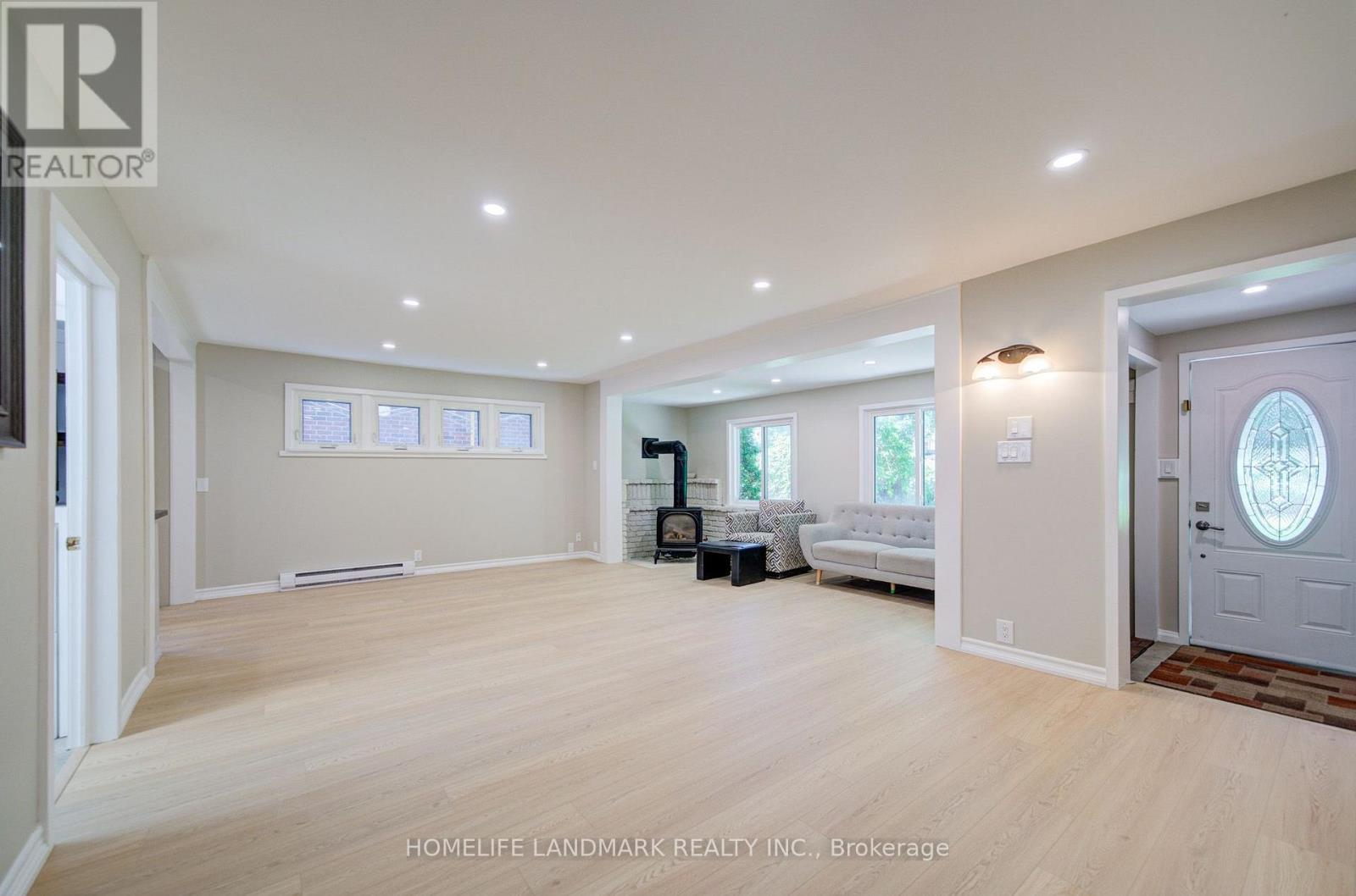 65 Cooks Bay Drive, Georgina, Ontario  L4P 1L9 - Photo 4 - N13508394