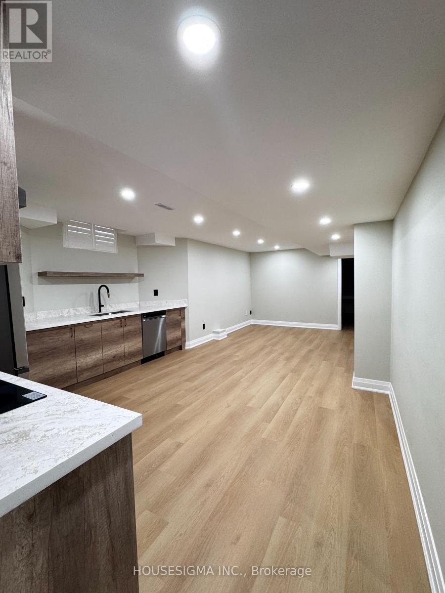 B1 - 9 Delevan Court, Richmond Hill, Ontario  L4B 3W8 - Photo 2 - N13508402