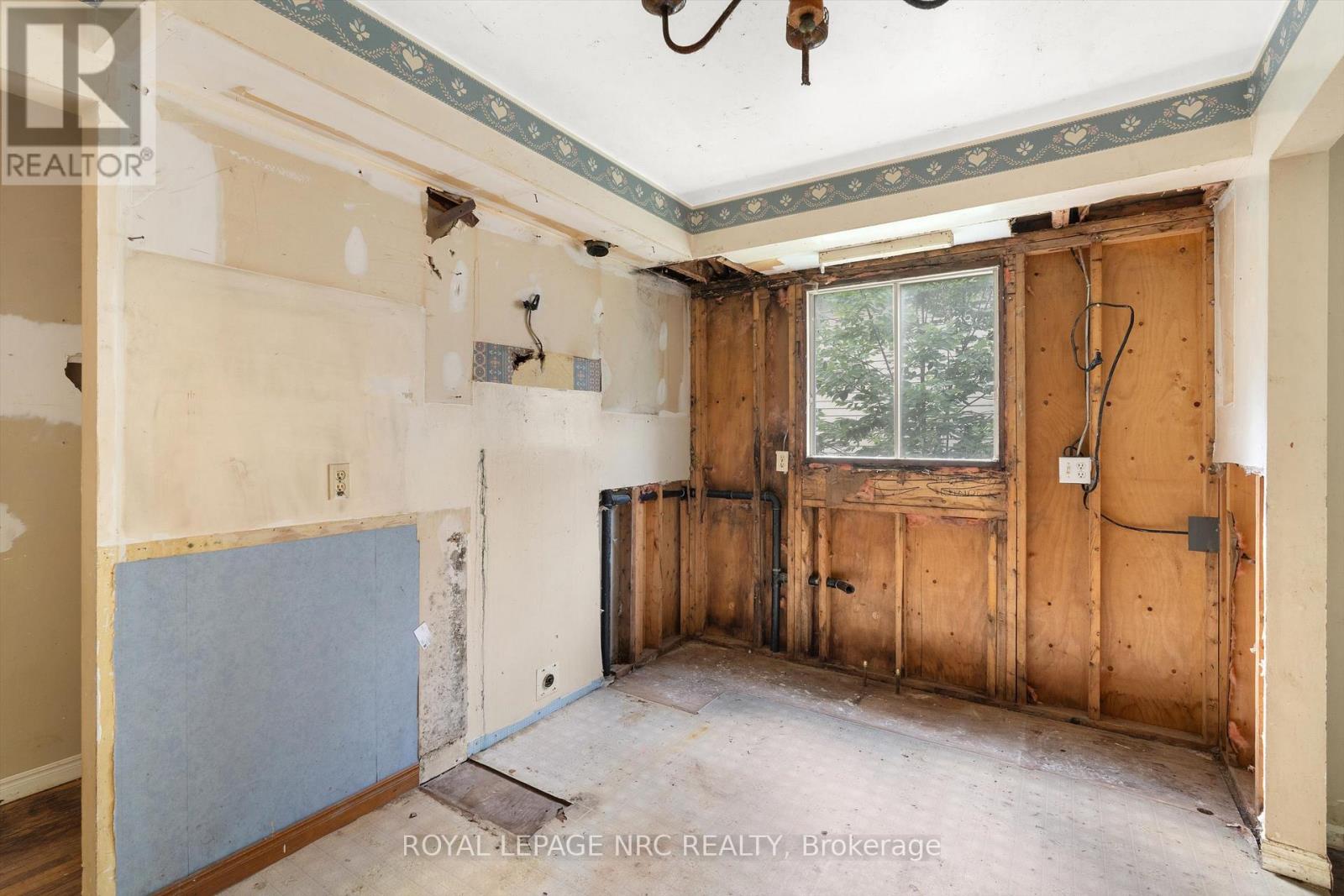 5 Fallingbrook Drive, Pelham, Ontario  L0S 1E1 - Photo 17 - X13508248