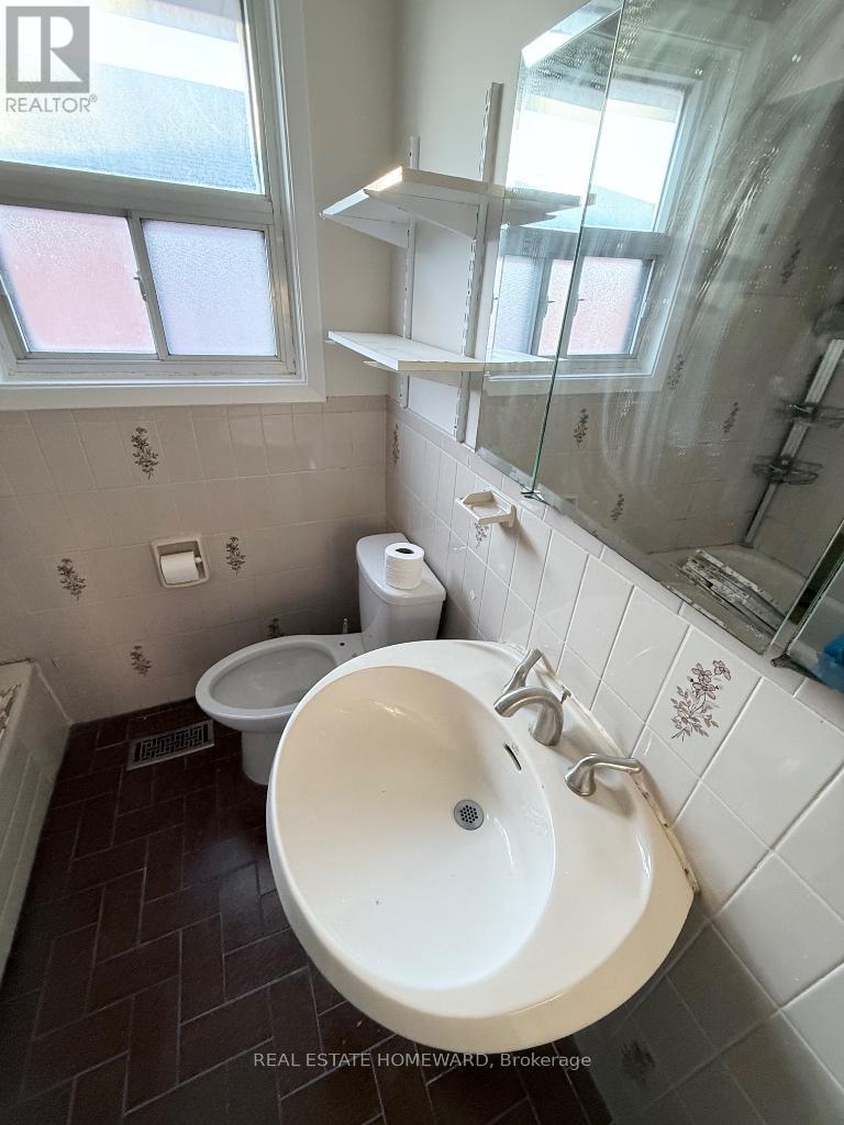 Main - 7 Dunlop Avenue, Toronto, Ontario M1K 1K8 - Photo 7 - E13508530