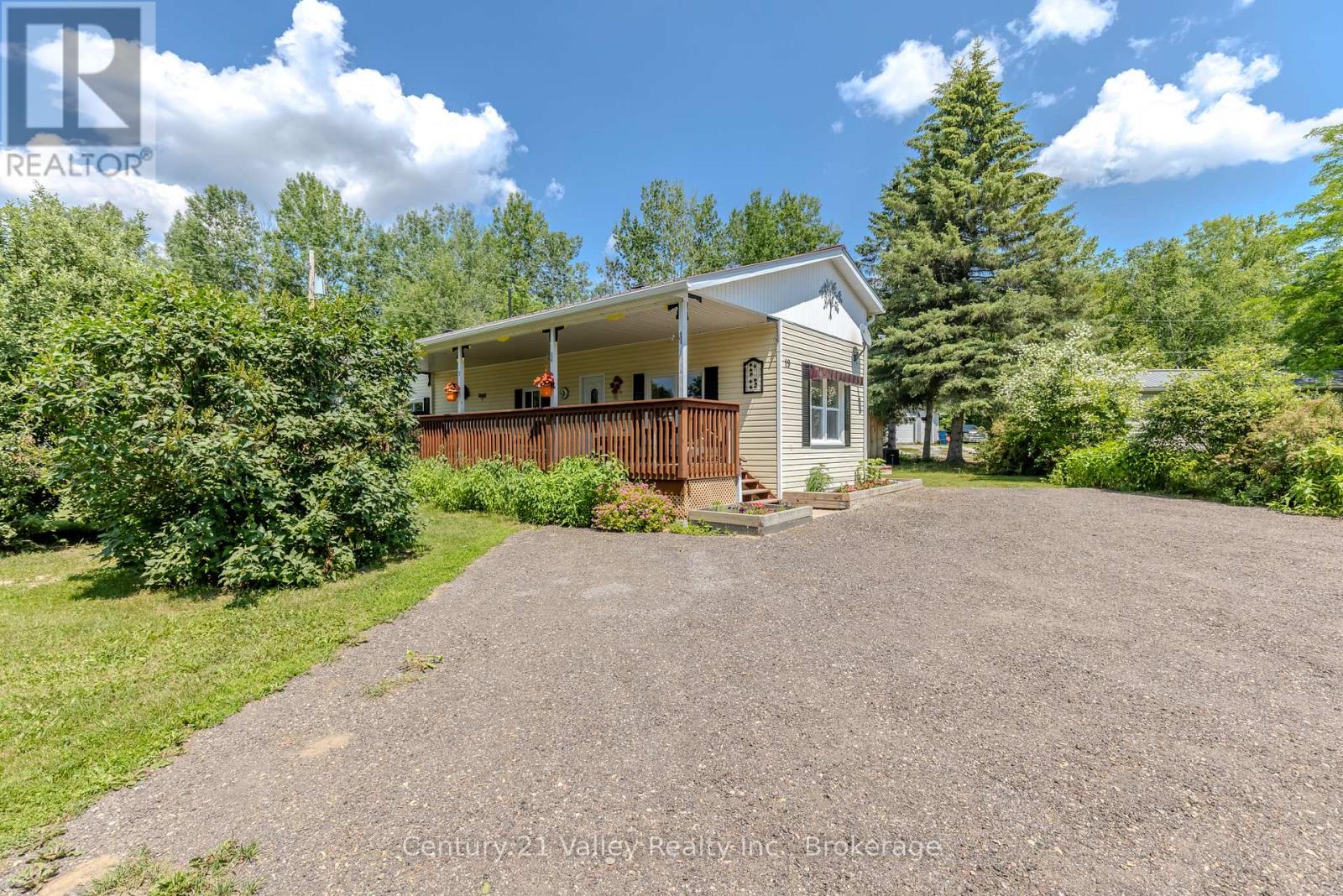 19 ROBERT COLIN LANE N, Whitewater Region, Ontario