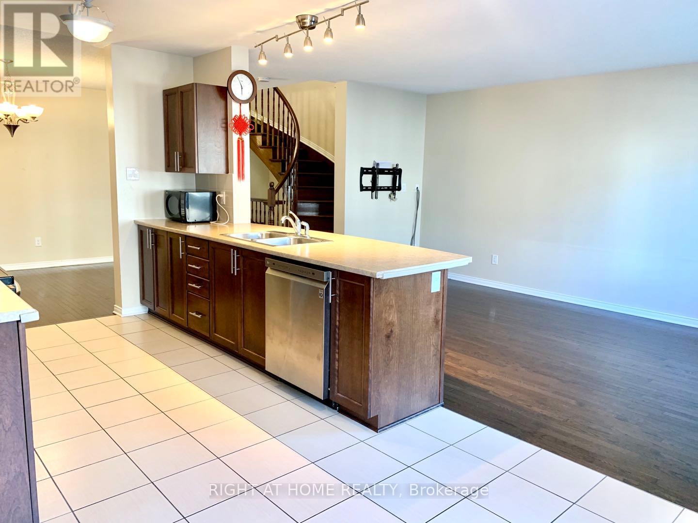 1602 Westhall Way, Ottawa, Ontario  K2M 0G8 - Photo 4 - X13508618