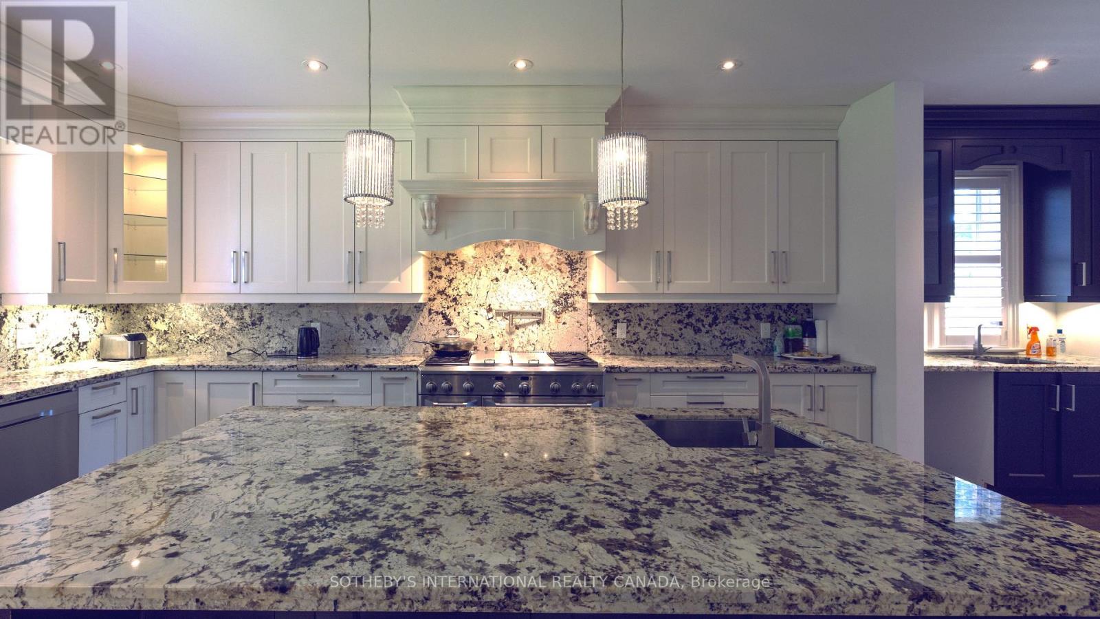 369 Lees Lane, Oakville, Ontario  L6L 4S4 - Photo 9 - W13474166