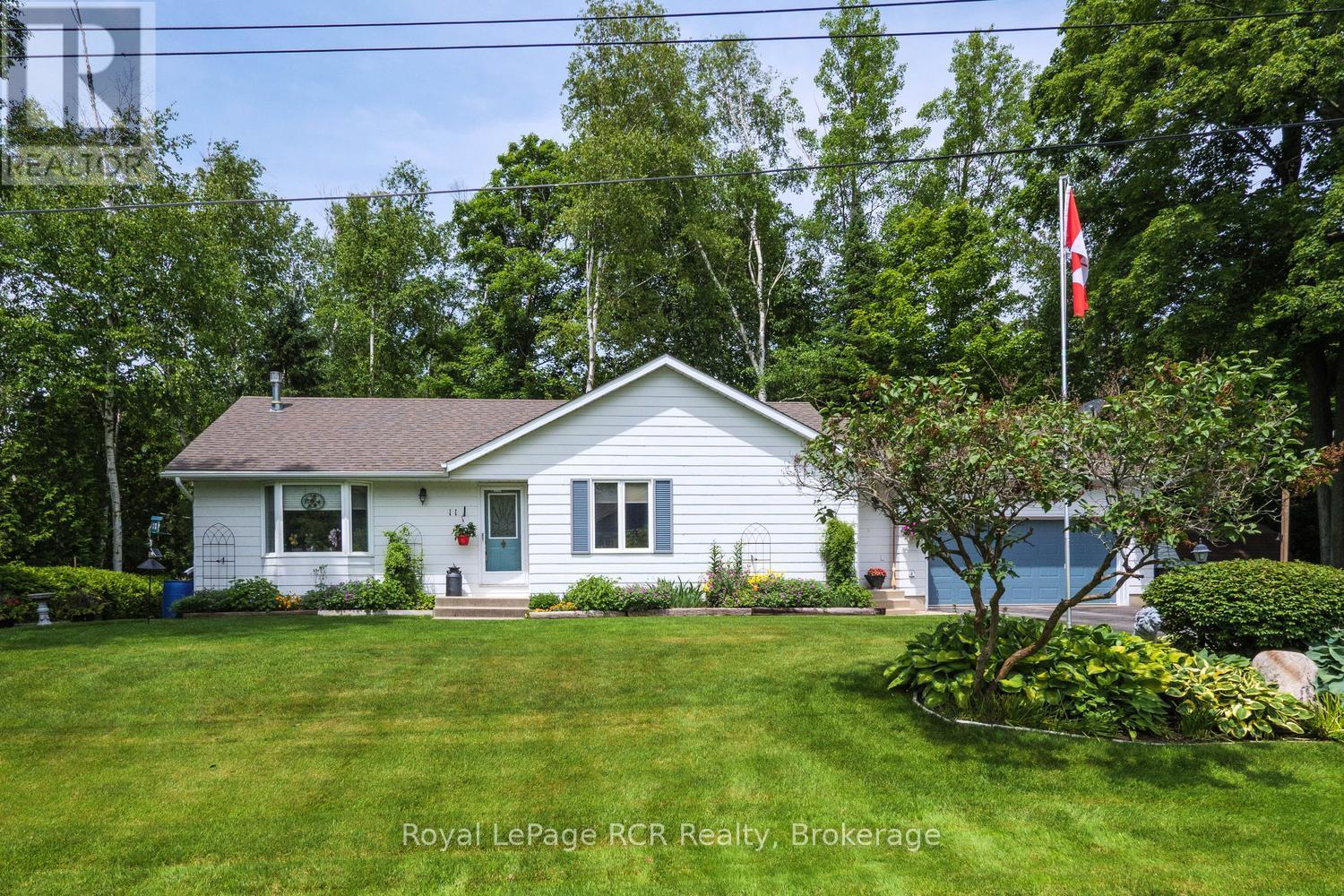 11 Graham Crescent, South Bruce Peninsula, Ontario  N0H 2G0 - Photo 2 - X13467318