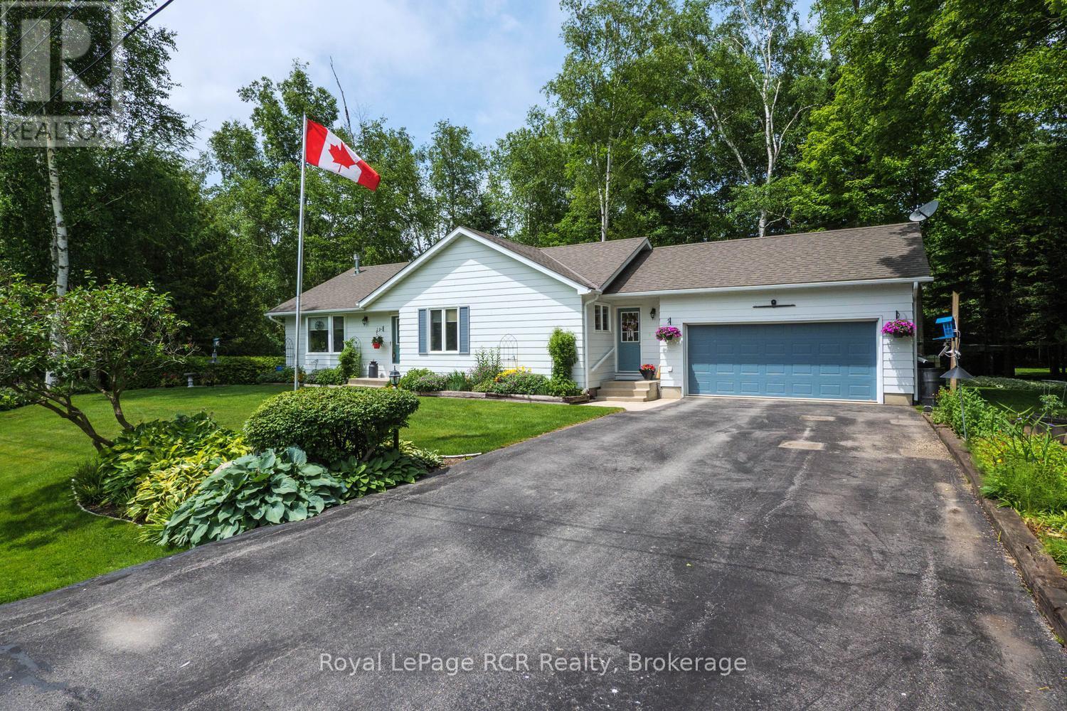 11 Graham Crescent, South Bruce Peninsula, Ontario  N0H 2G0 - Photo 3 - X13467318