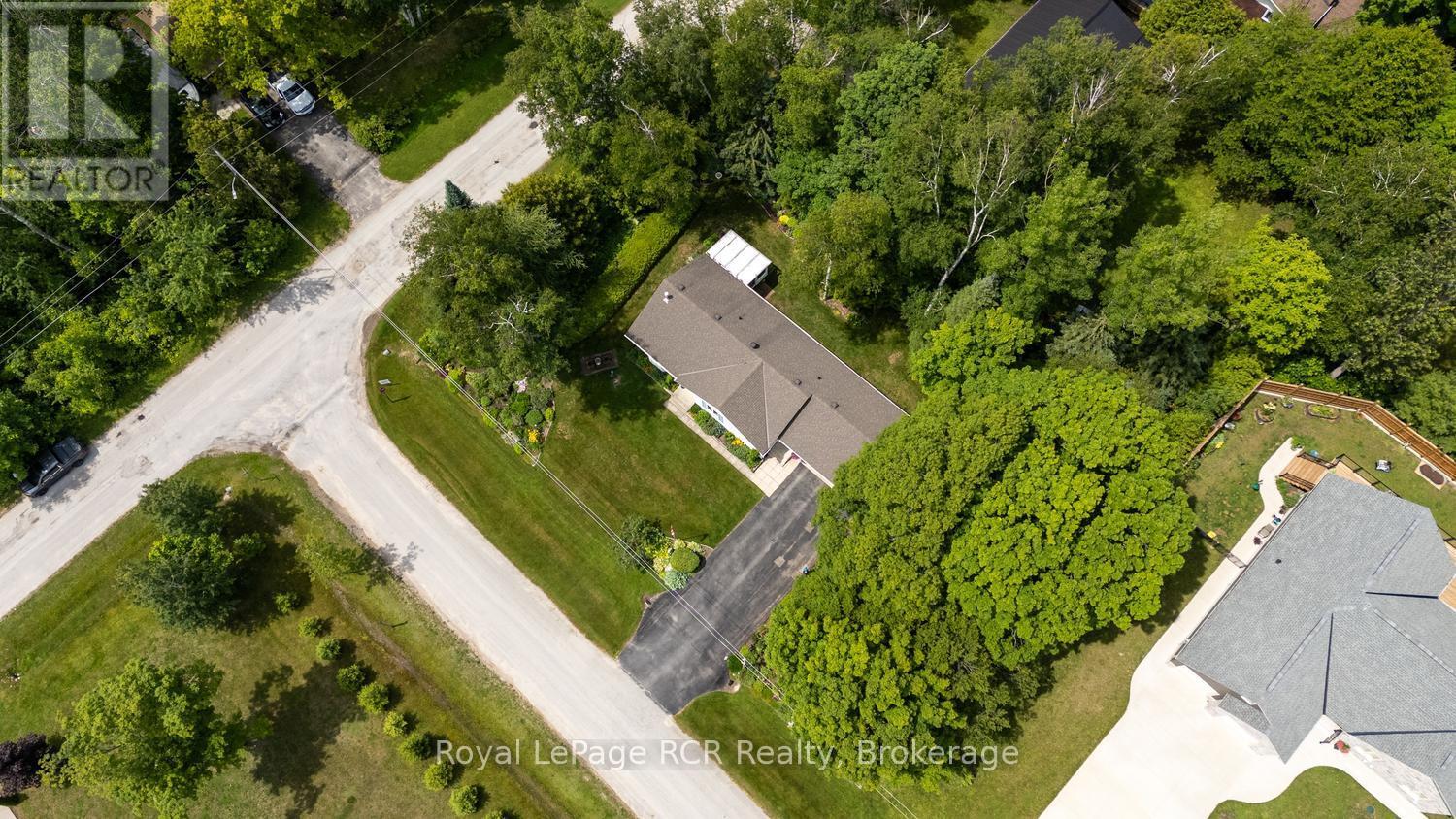 11 Graham Crescent, South Bruce Peninsula, Ontario  N0H 2G0 - Photo 37 - X13467318