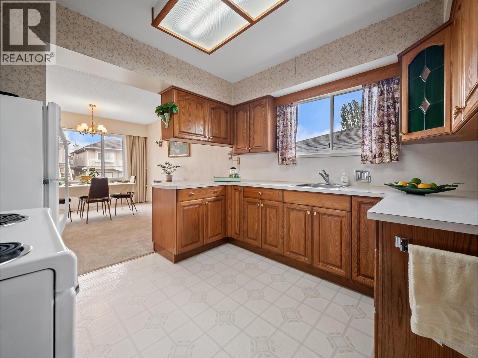 7766 Davies Street, Burnaby, British Columbia  V3N 3H4 - Photo 21 - R3128012