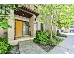 18 KENNETH WOOD CRESCENT, Toronto, Ontario
