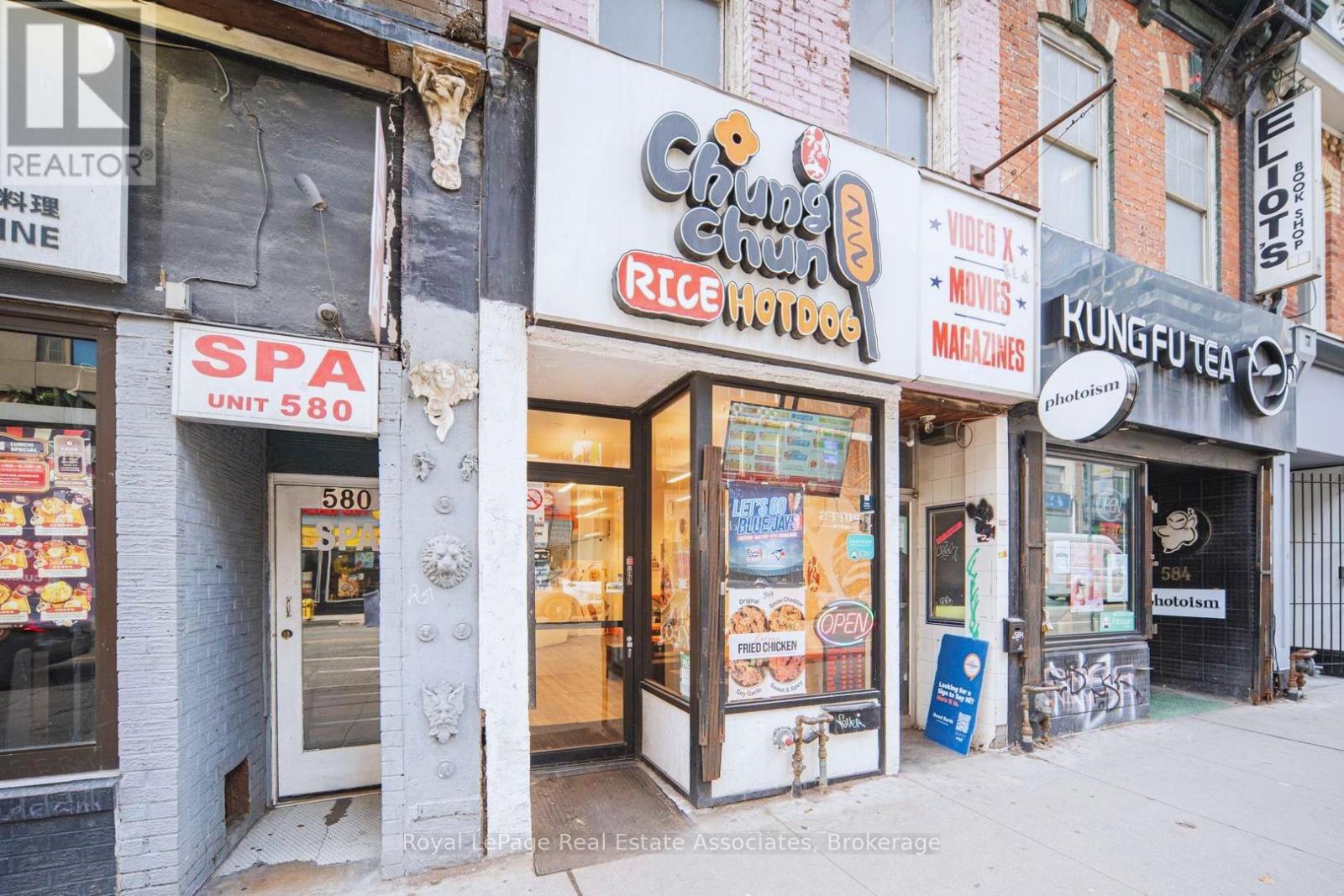 582 YONGE STREET, Toronto, Ontario