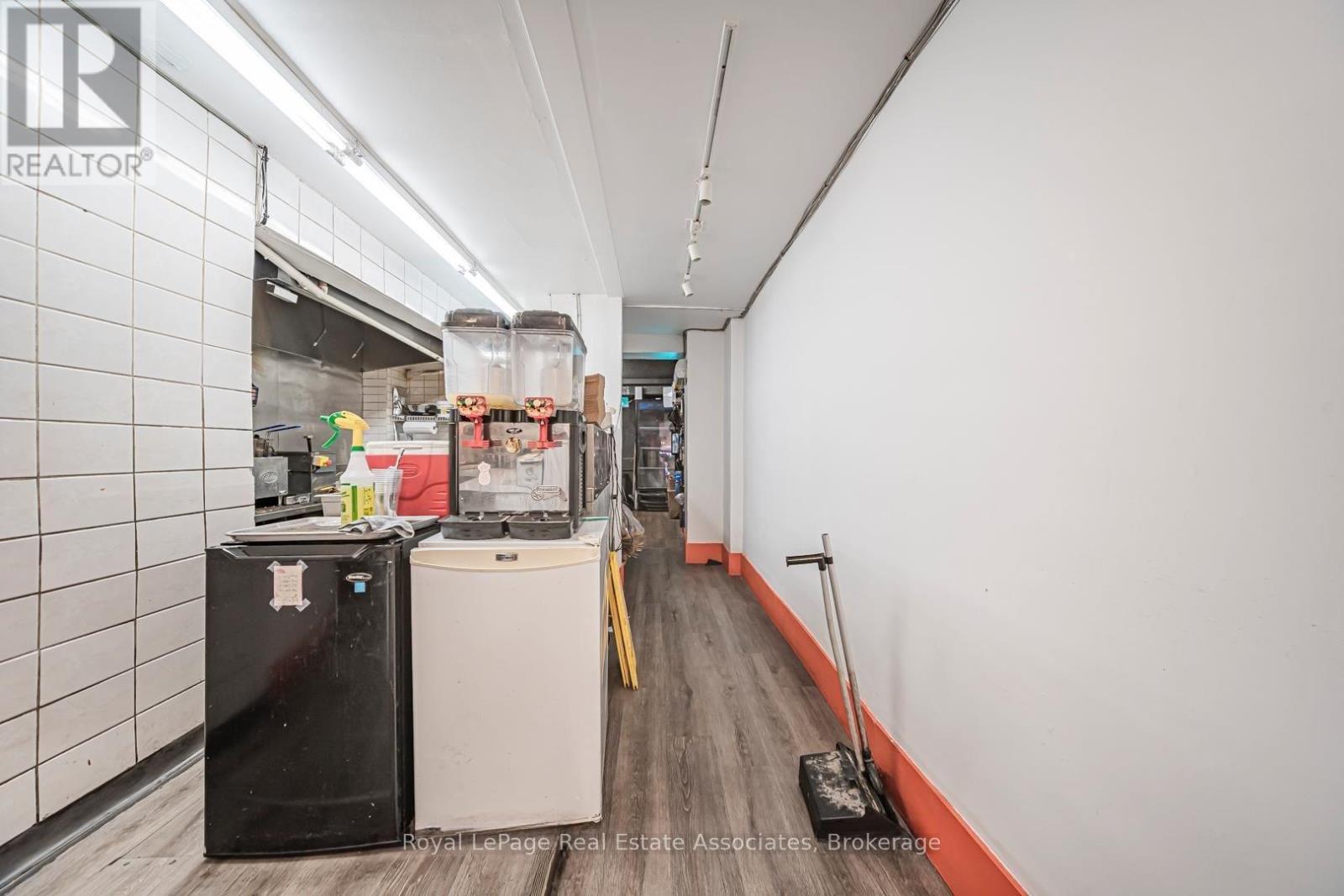 582 Yonge Street, Toronto, Ontario  M4Y 1Z3 - Photo 10 - C13508840