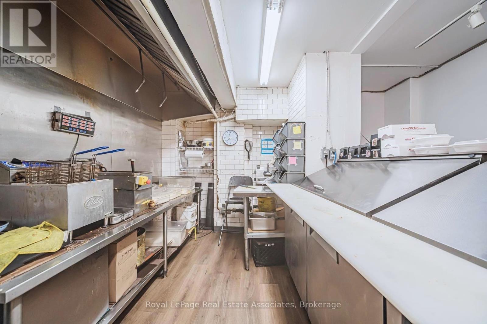 582 Yonge Street, Toronto, Ontario  M4Y 1Z3 - Photo 12 - C13508840