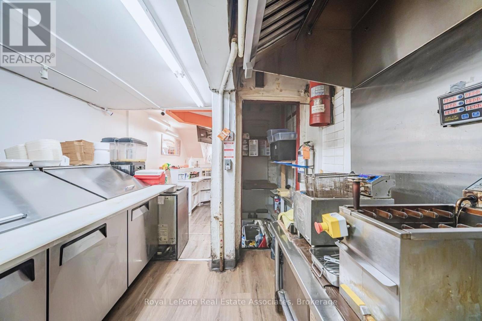 582 Yonge Street, Toronto, Ontario  M4Y 1Z3 - Photo 13 - C13508840