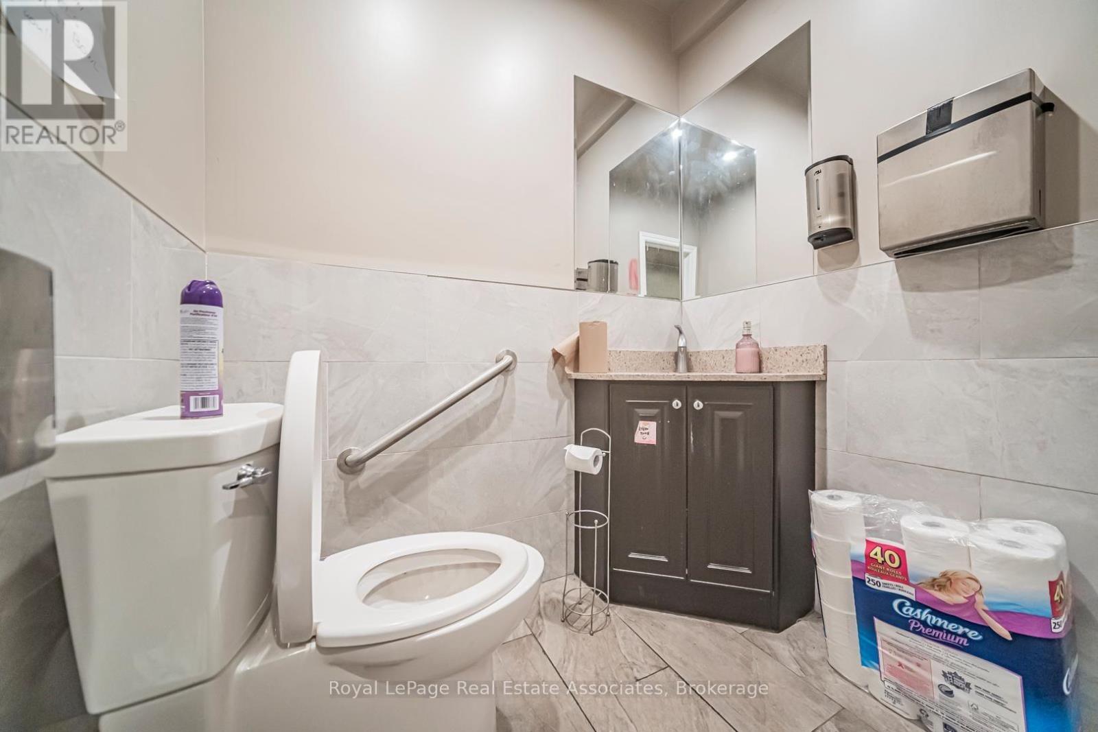 582 Yonge Street, Toronto, Ontario  M4Y 1Z3 - Photo 16 - C13508840
