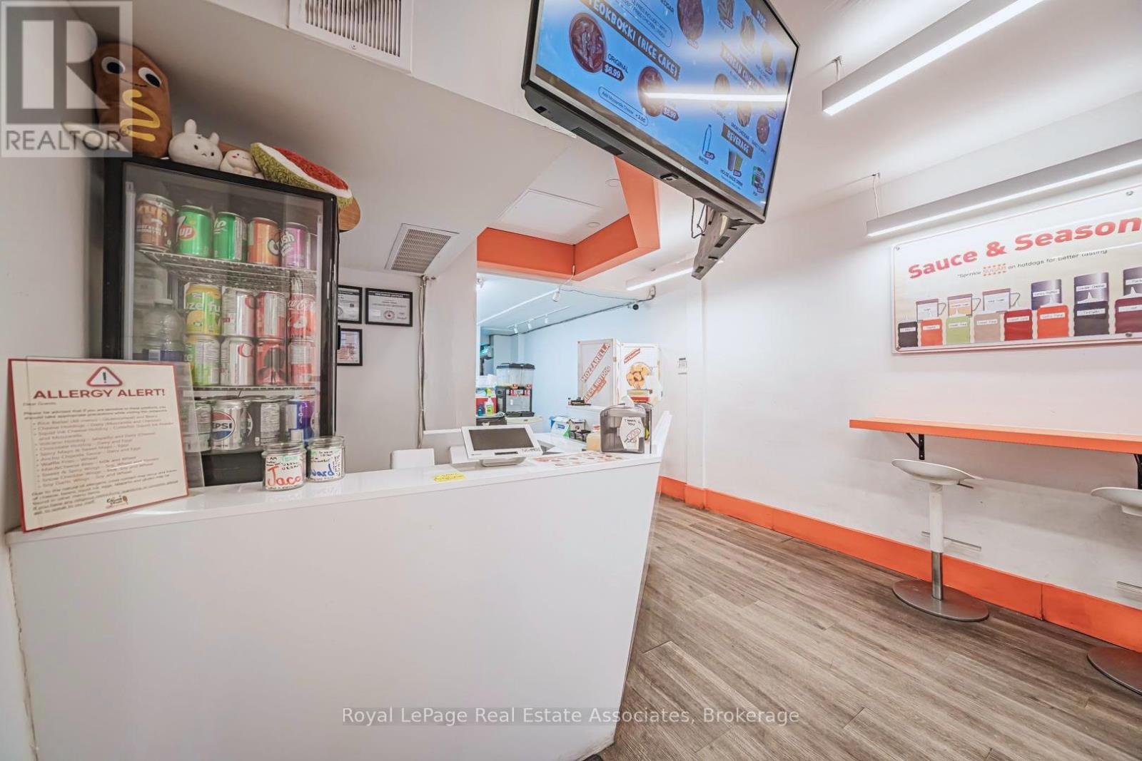 582 Yonge Street, Toronto, Ontario  M4Y 1Z3 - Photo 8 - C13508840