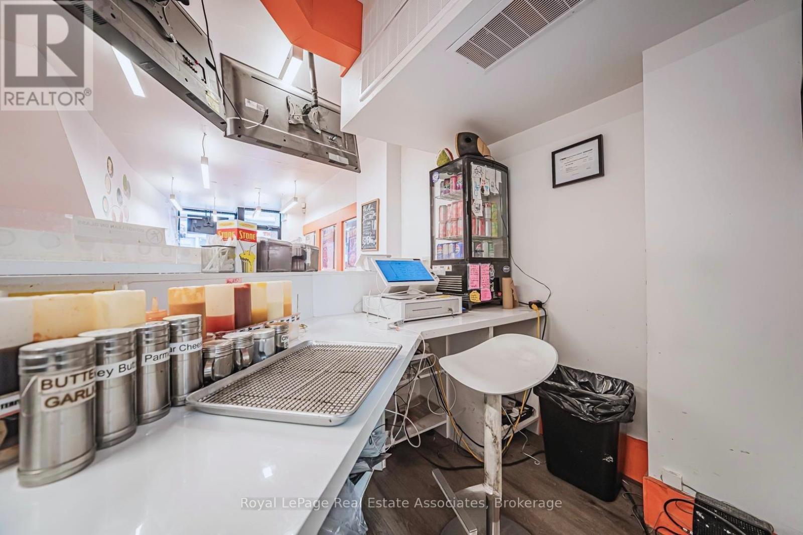582 Yonge Street, Toronto, Ontario  M4Y 1Z3 - Photo 9 - C13508840