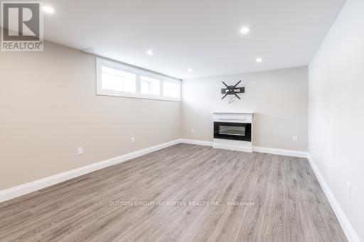 240 Wellington Street E, Barrie, Ontario  L4M 2E3 - Photo 3 - S13508732