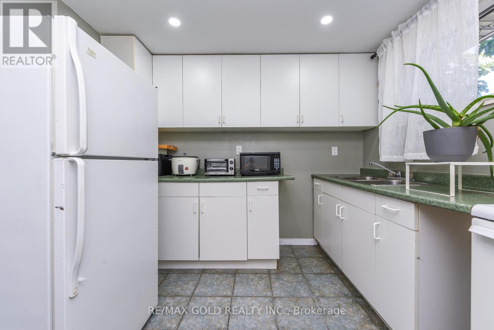 18 Drury Crescent, Brampton, Ontario  L6T 1L2 - Photo 35 - W13508880