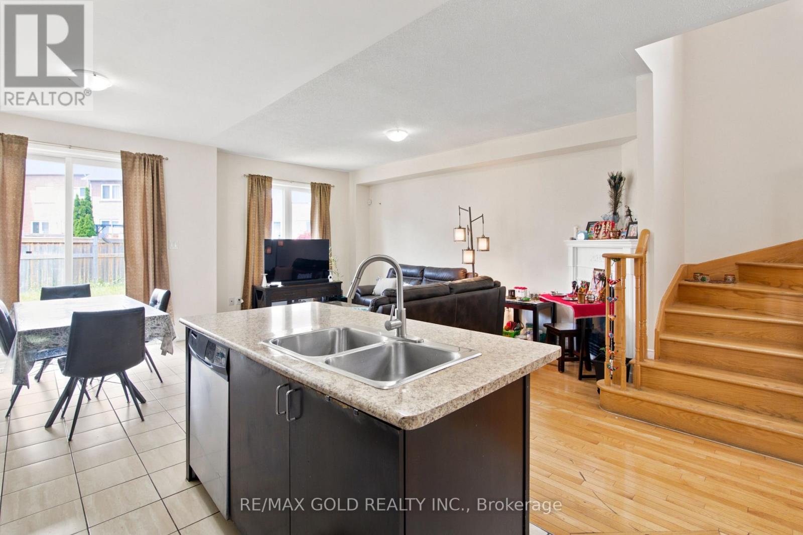 40 Sussexvale Drive, Brampton, Ontario  L6R 3R5 - Photo 10 - W13508888