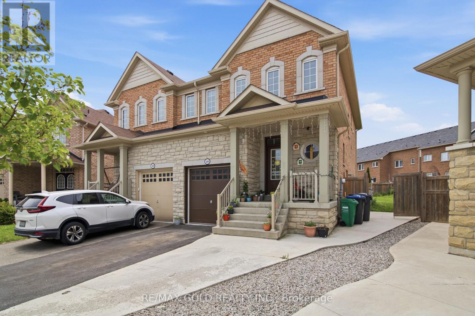 40 Sussexvale Drive, Brampton, Ontario  L6R 3R5 - Photo 2 - W13508888