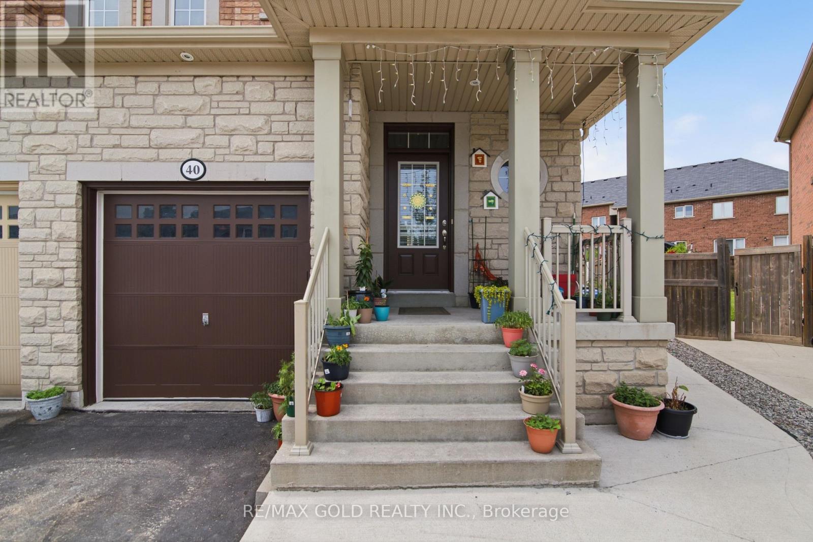 40 Sussexvale Drive, Brampton, Ontario  L6R 3R5 - Photo 3 - W13508888