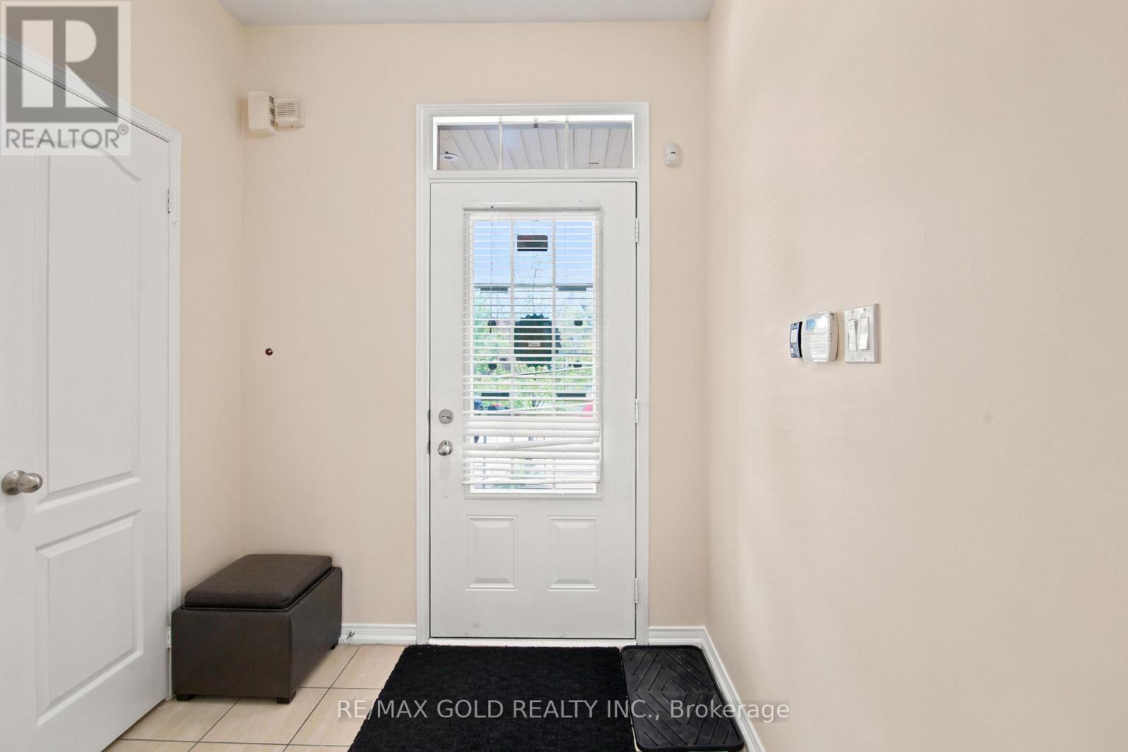 40 Sussexvale Drive, Brampton, Ontario  L6R 3R5 - Photo 4 - W13508888